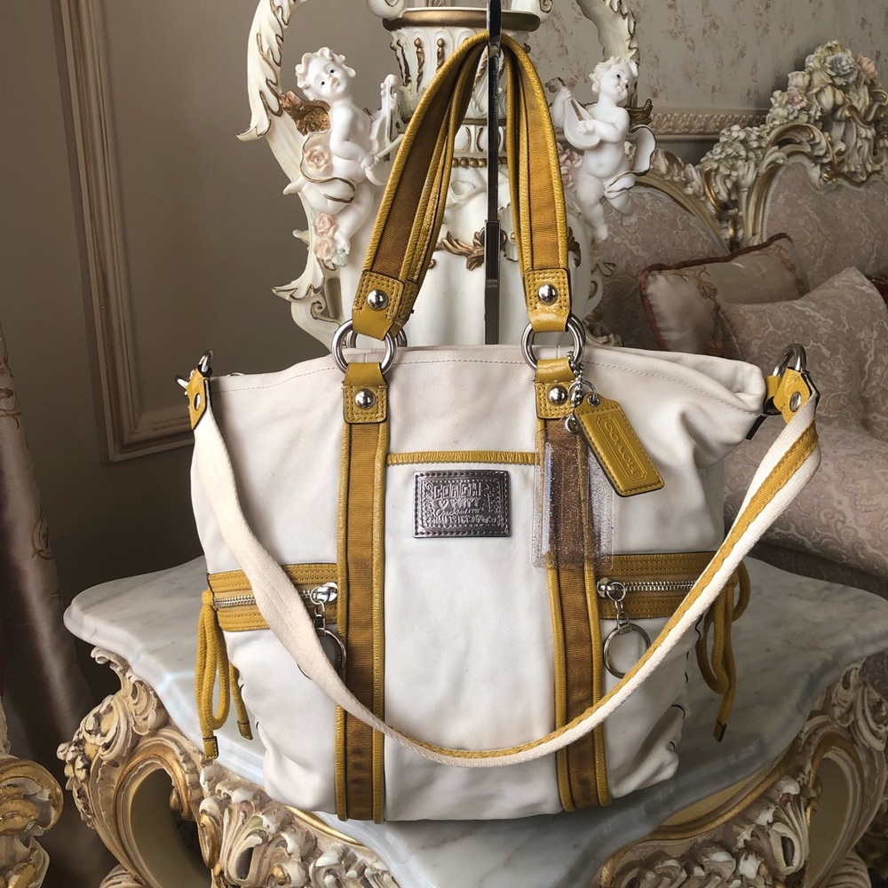 • COACH POPPY RARE HANDBAG •